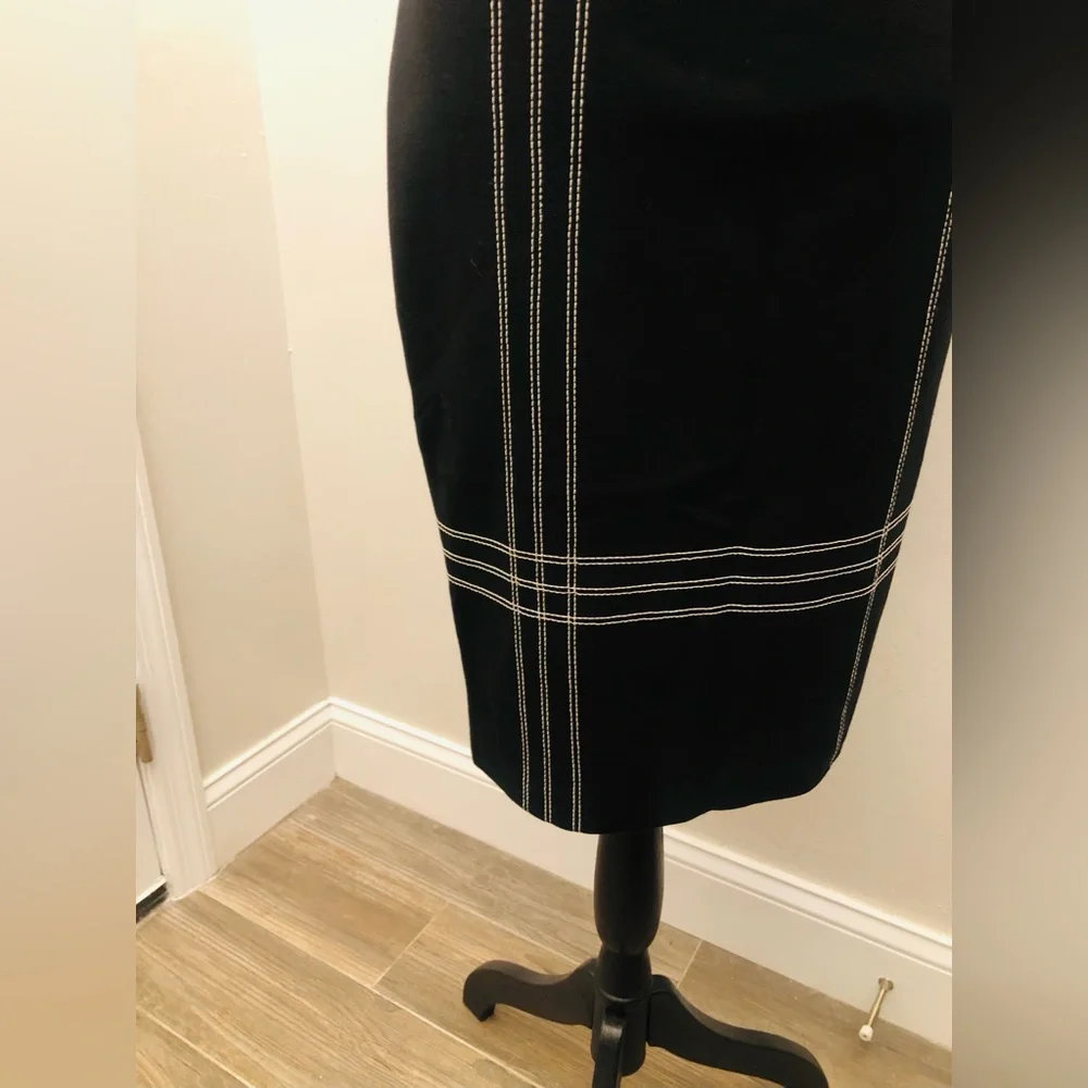 ST JOHN Milano Knit Cocktail dress. - Picture 4 of 11